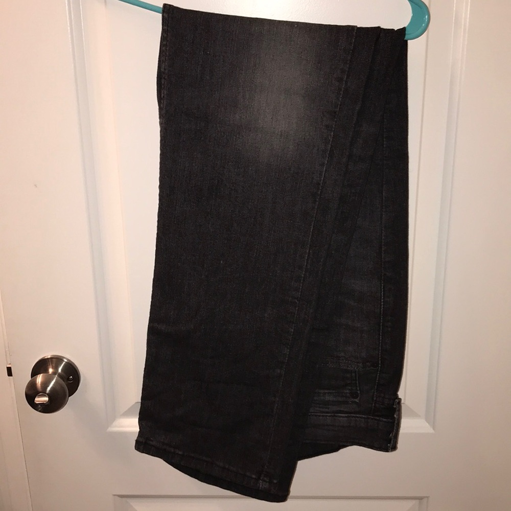 NWOT GREY LEVI'S 514 34•34 DEMIN JEANS DISTRESSED